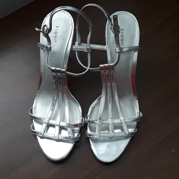 FIONI Clothing Shoes - New Fiori Silver Heels